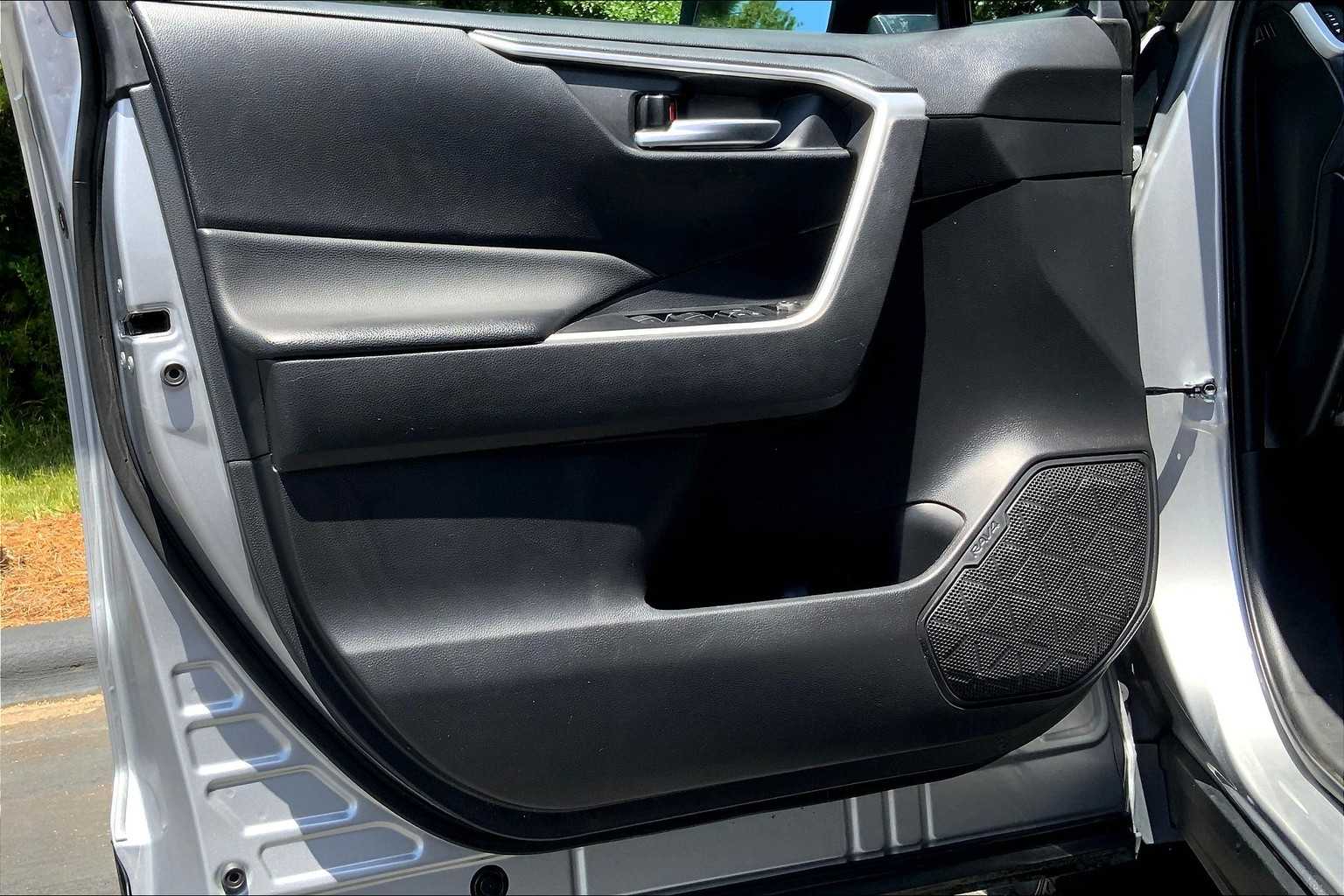 2023 Toyota RAV4 XLE photo 20