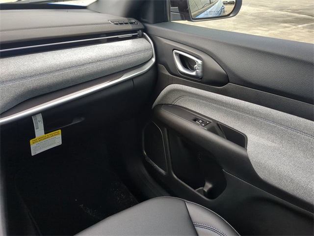 2025 Jeep Compass North Edition Latitude photo 11