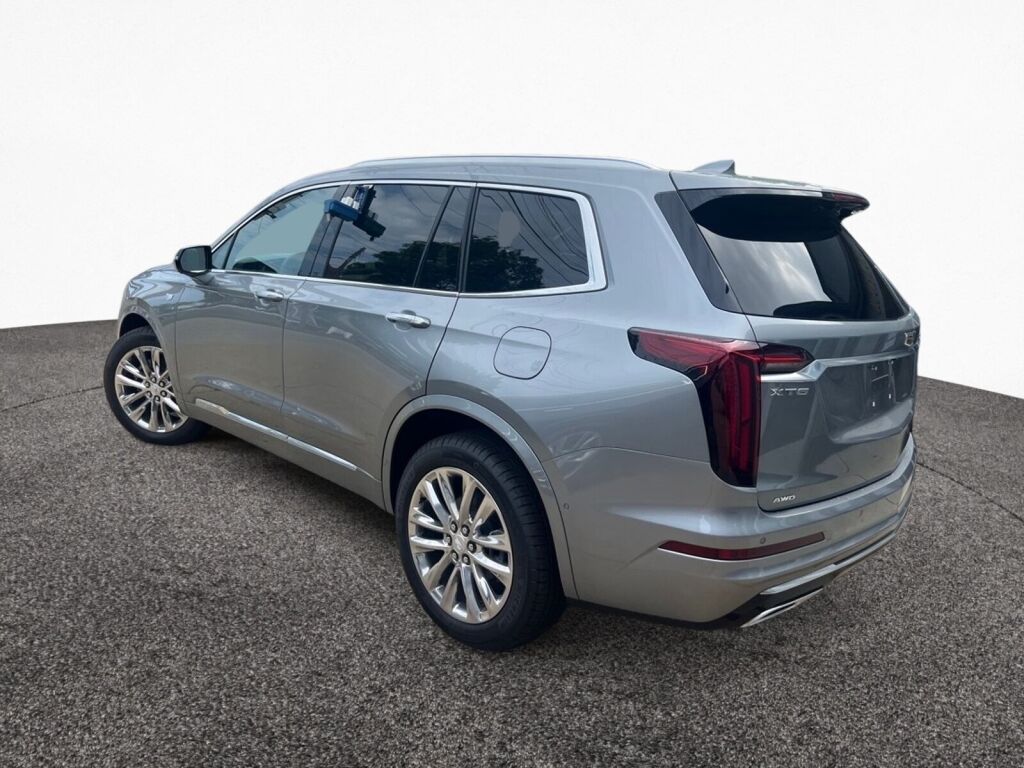 2025 Cadillac XT6 Premium Luxury photo 3
