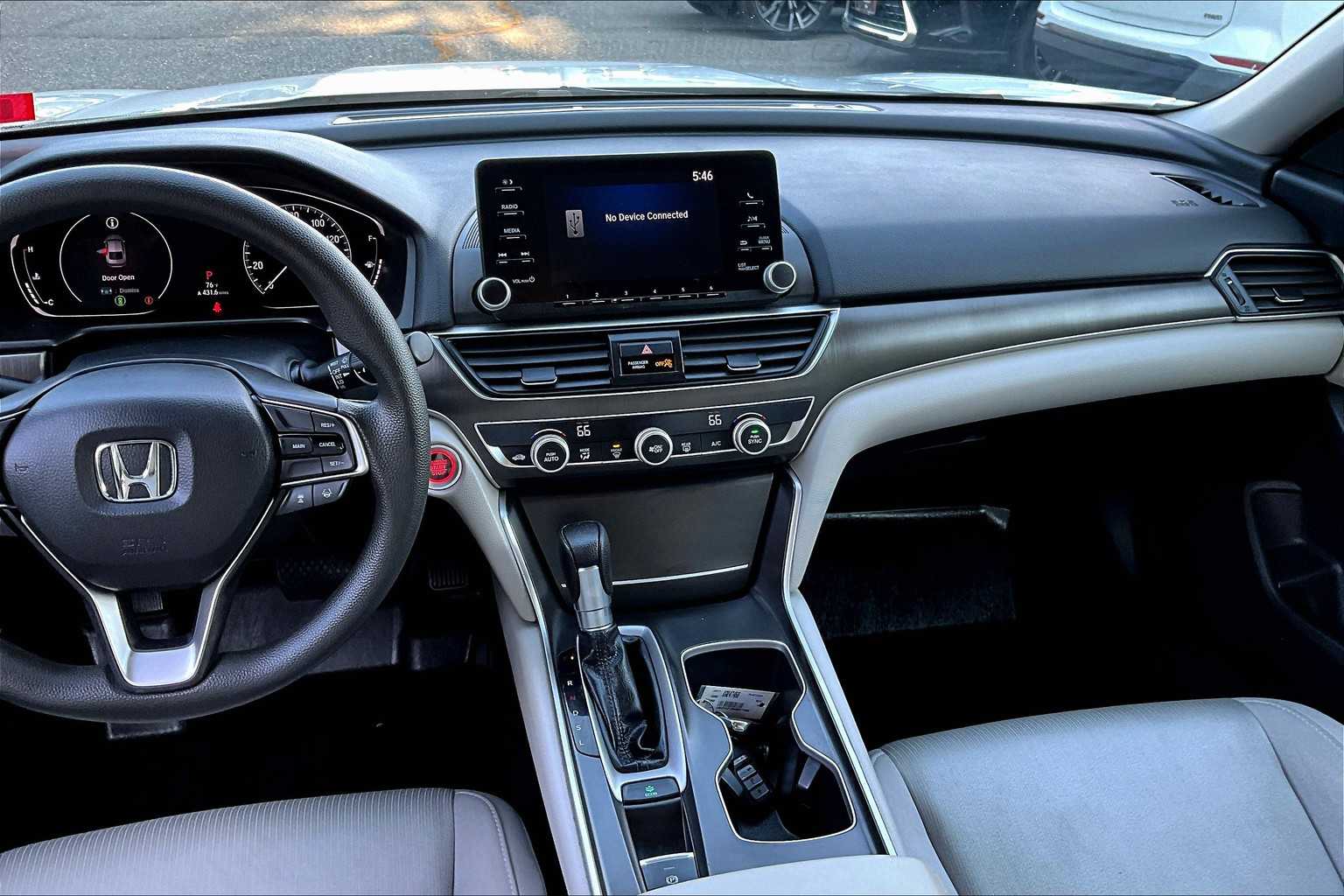 2019 Honda Accord LX 1.5T photo 6