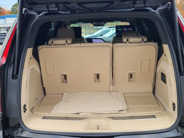 2024 Cadillac Escalade Premium Luxury photo 3