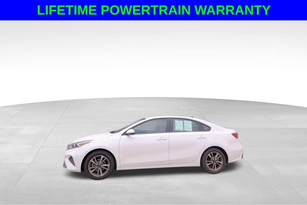 2023 Kia Forte LXS photo 3