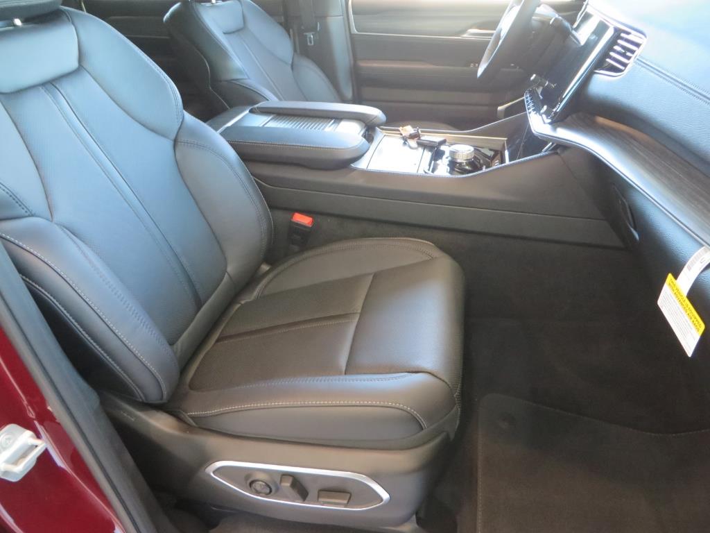 2024 Jeep Wagoneer Series II photo 6