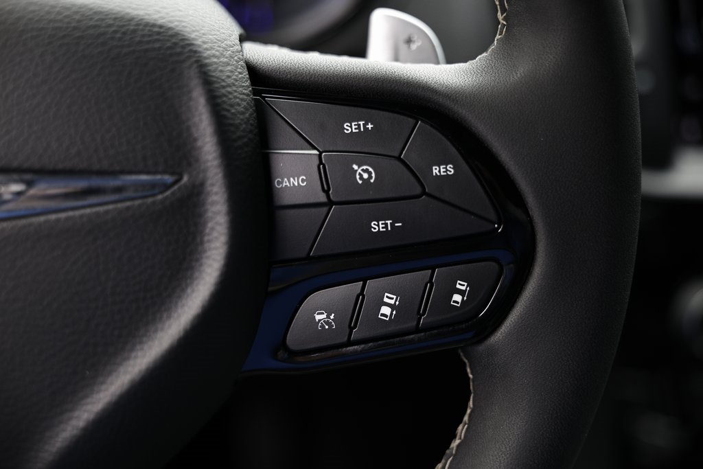 2023 Chrysler 300 S photo 32