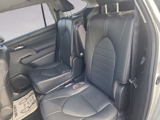 2022 Toyota Highlander XLE photo 13