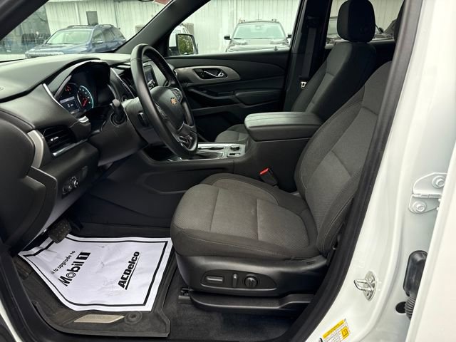 2023 Chevrolet Traverse Cloth photo 8