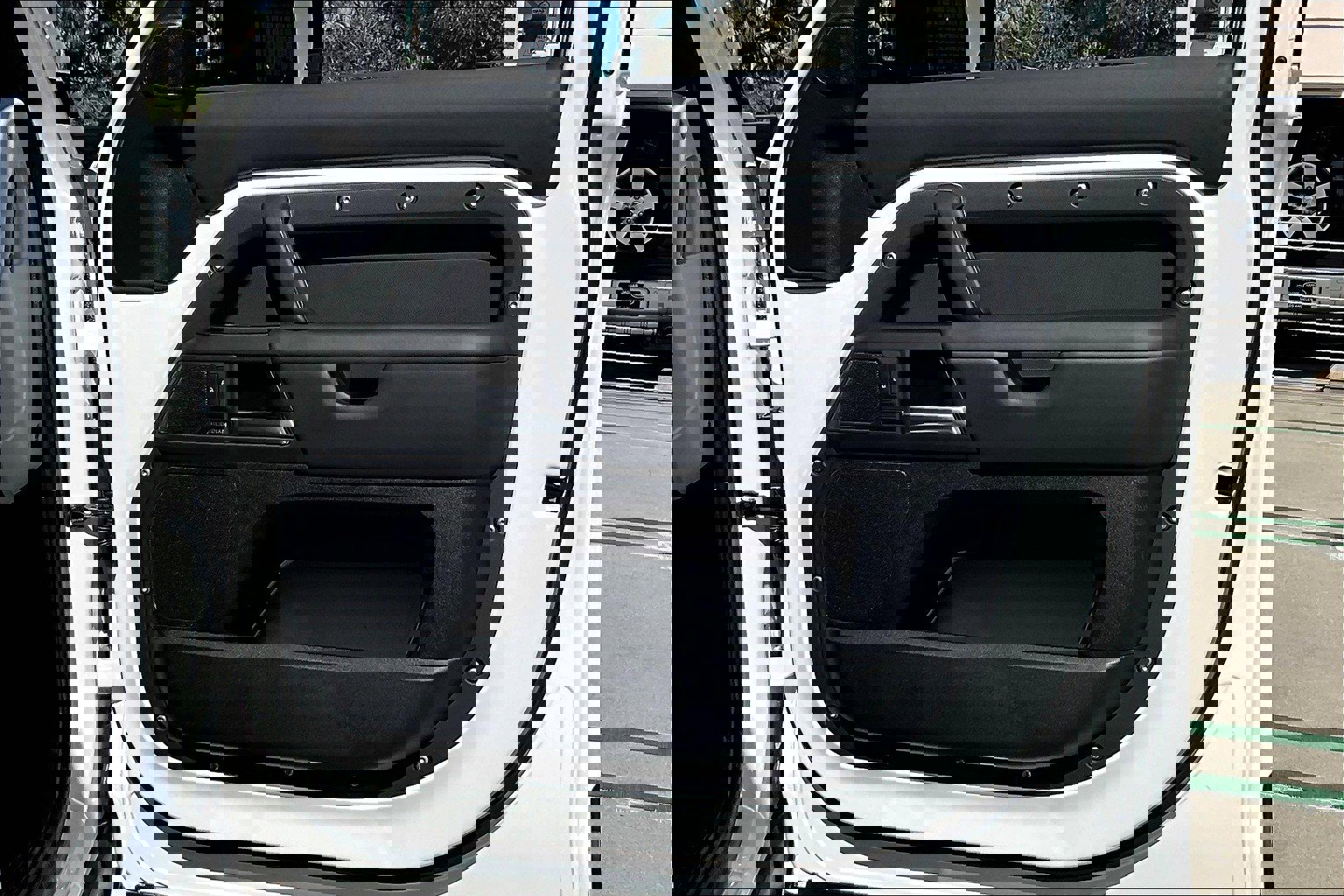 2025 Land Rover Defender S photo 24