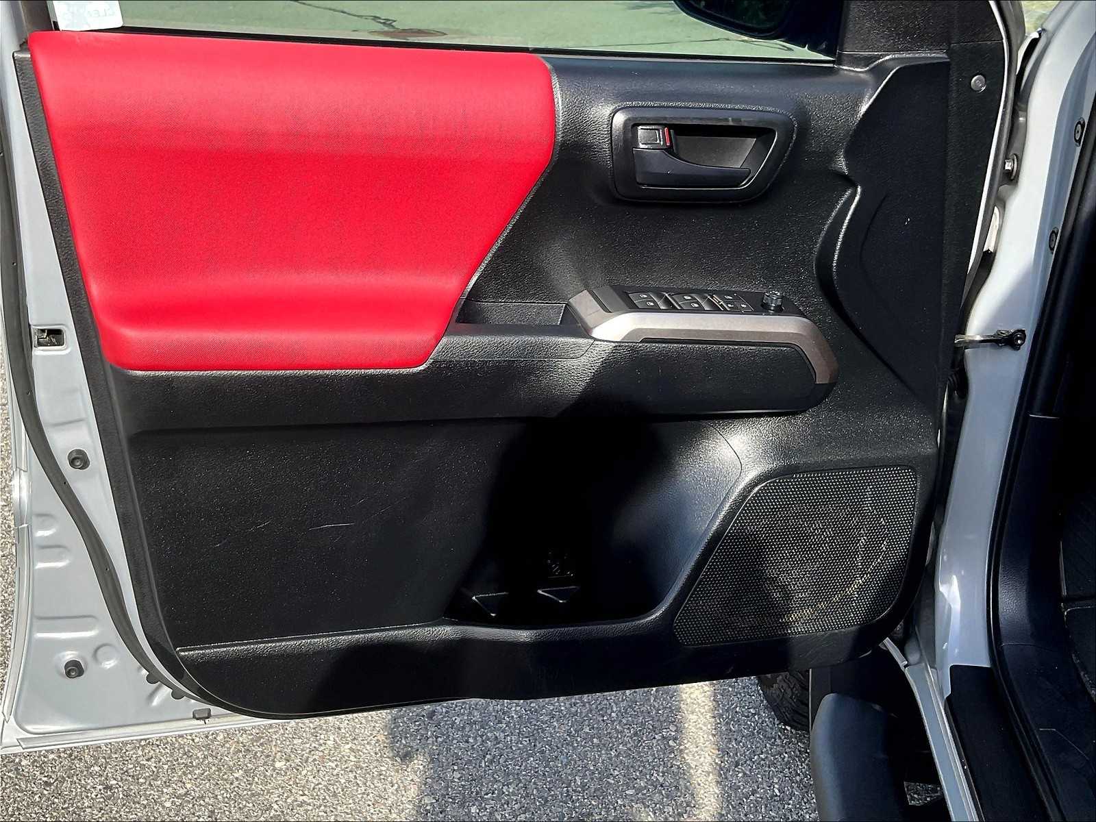 2021 Toyota Tacoma SR5 photo 9