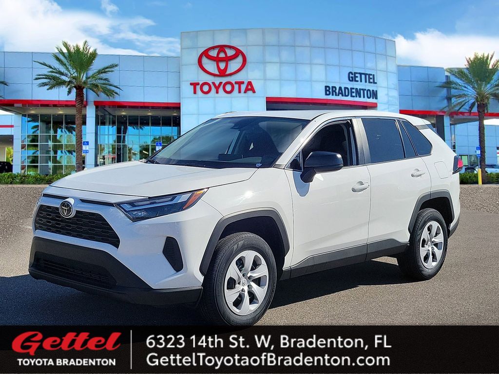 2024 Toyota RAV4 LE's photo