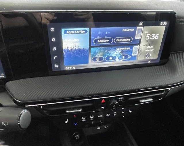 2025 Nissan Kicks SR photo 11