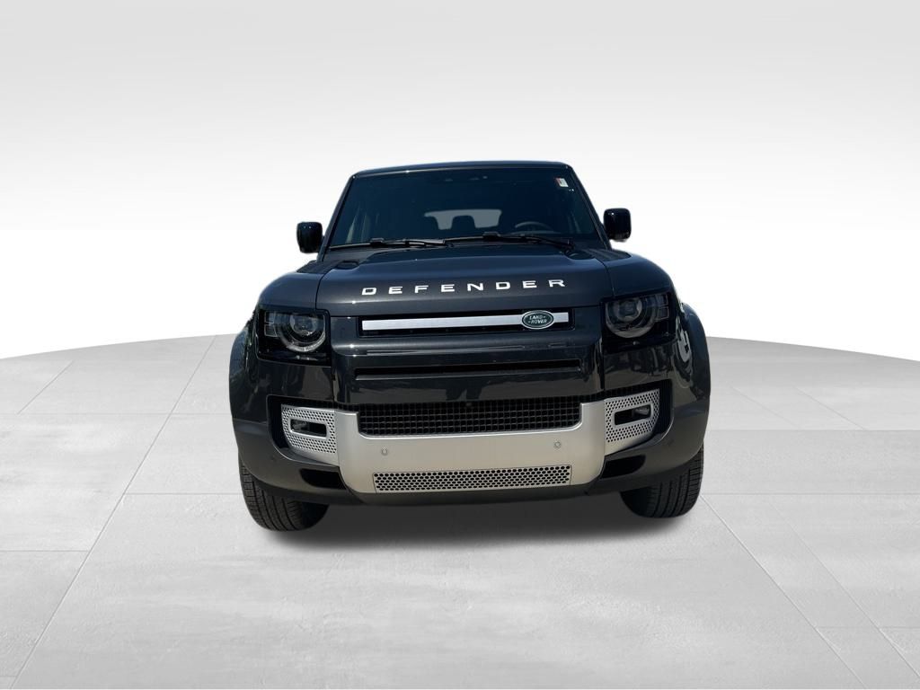 2024 Land Rover Defender 130 S photo 3