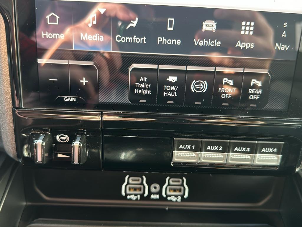 2025 Ram 2500 Laramie photo 19