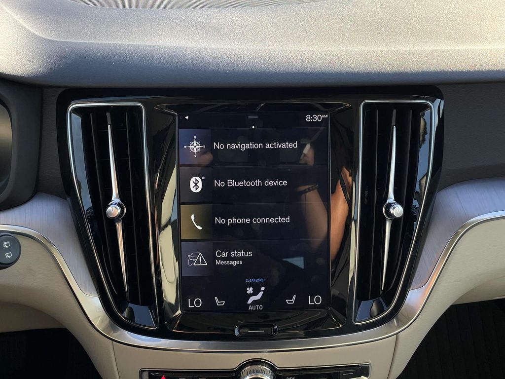 2020 Volvo V60 T5 Momentum photo 14