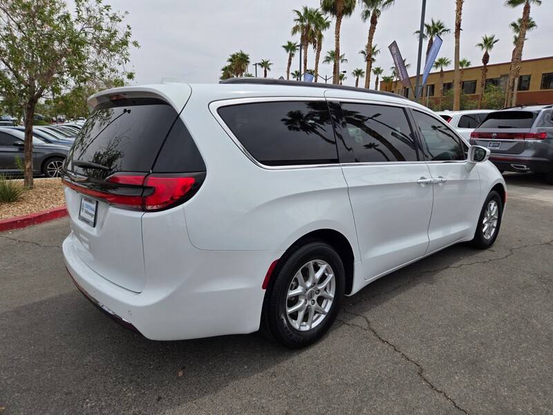 2022 Chrysler Pacifica Touring L photo 4