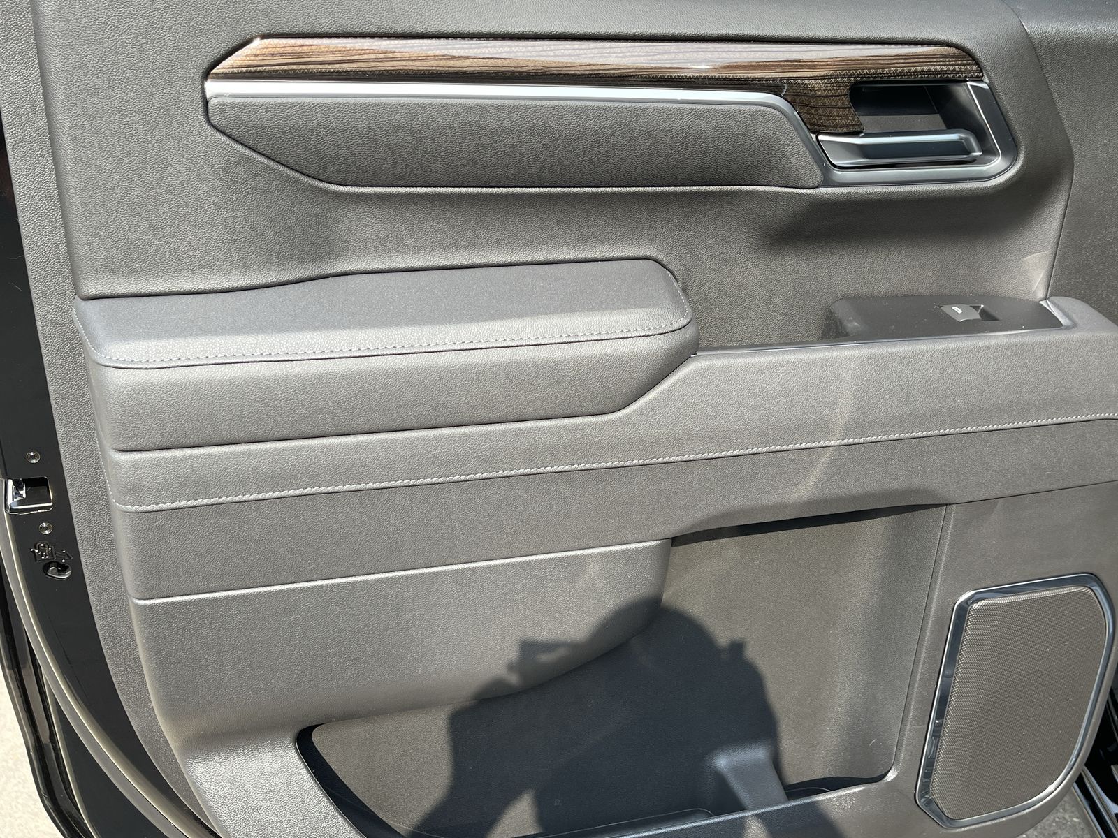 2025 Chevrolet Silverado 1500 RST photo 4