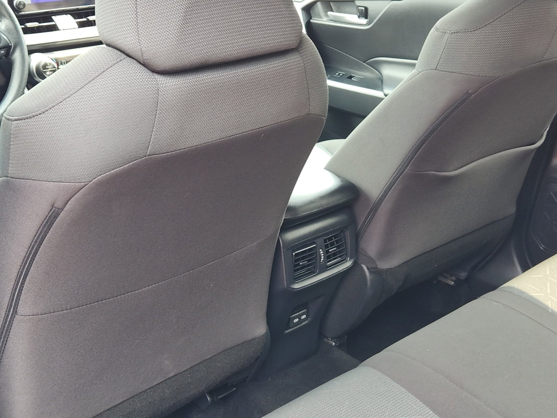 2025 Toyota RAV4 XLE photo 23