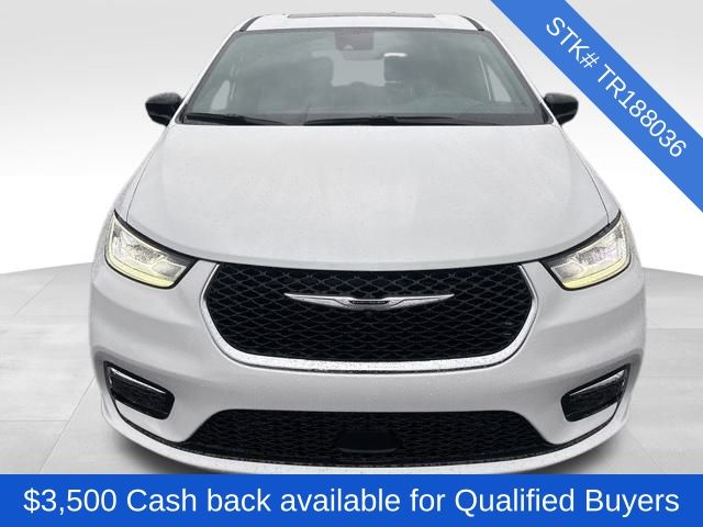 2026 Chrysler Pacifica Limited photo 2