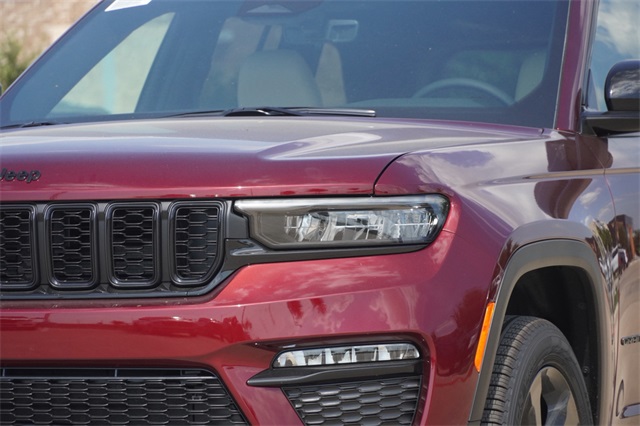 2025 Jeep Grand Cherokee Limited photo 2