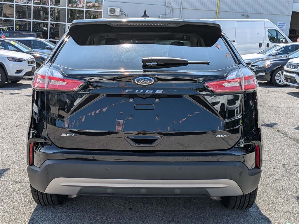 2022 Ford Edge SEL photo 5