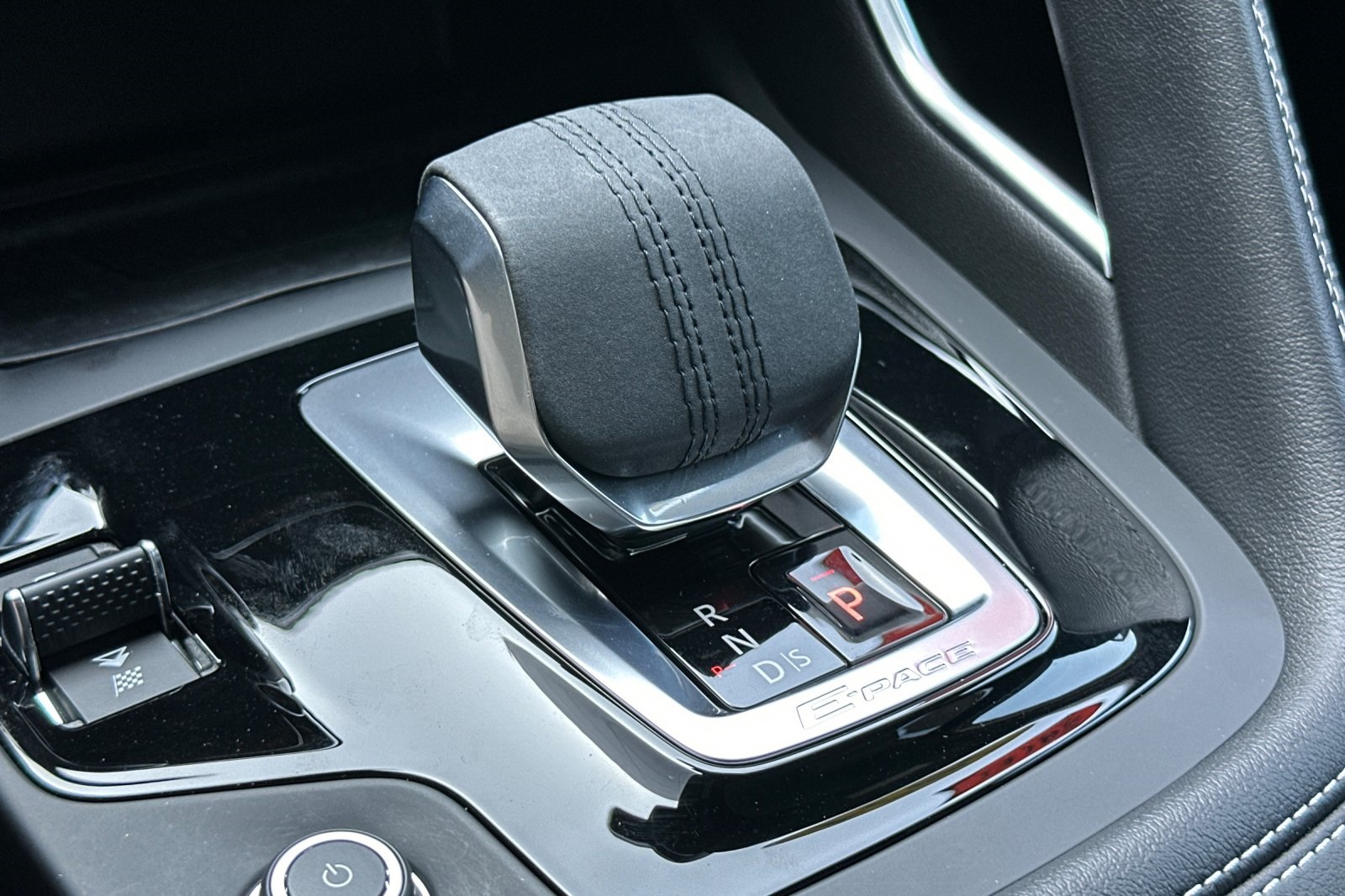 2024 Jaguar E-PACE R-Dynamic SE photo 22