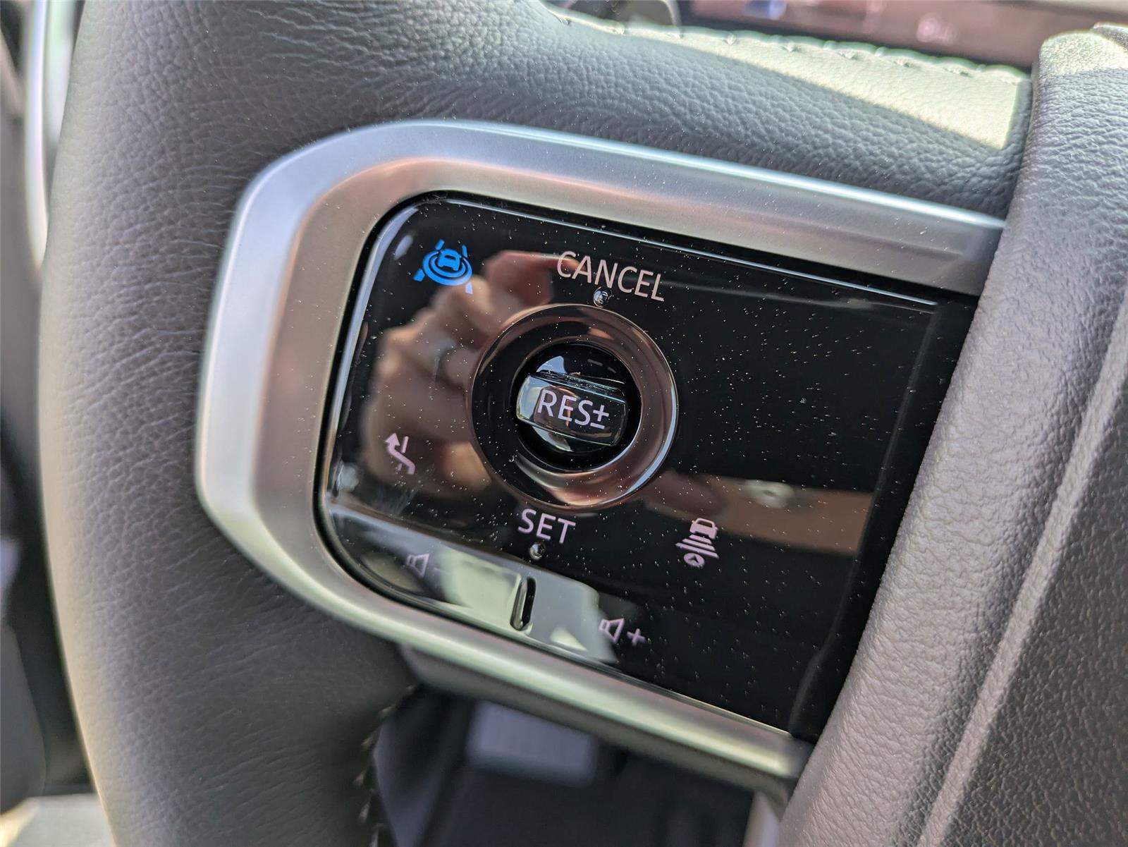2025 Nissan Armada SL photo 16