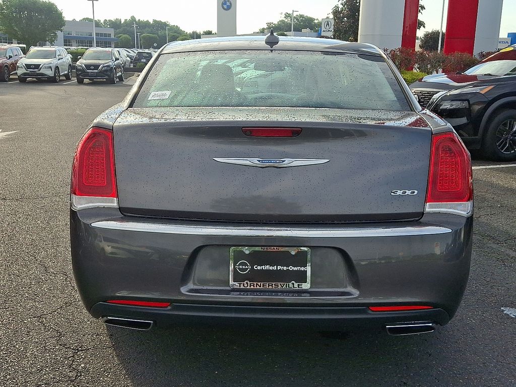 2018 Chrysler 300 Limited photo 3