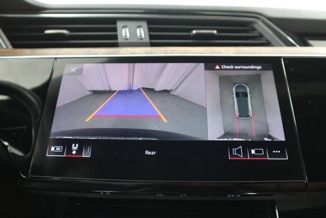 2022 Audi e-tron Premium Plus photo 20