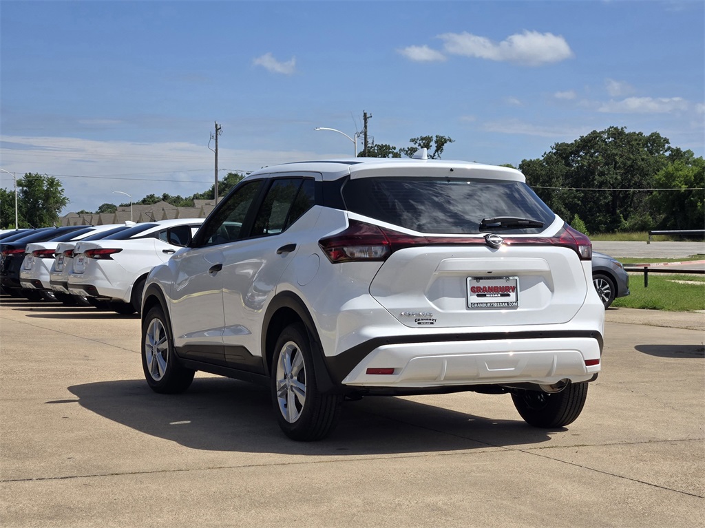 2025 Nissan Kicks Play S photo 2
