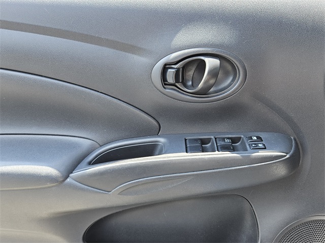2012 Nissan Versa 1.6 SV photo 27