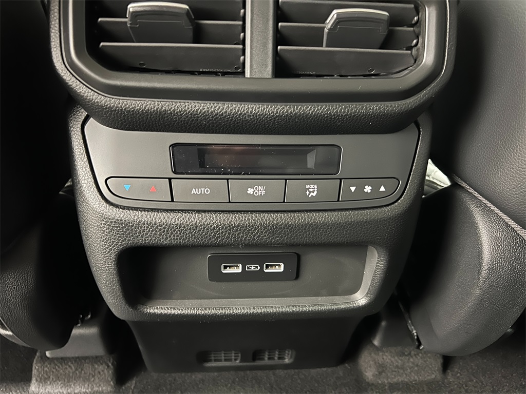 2025 Honda Pilot Touring photo 29