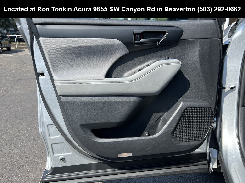 2023 Toyota Highlander L photo 9