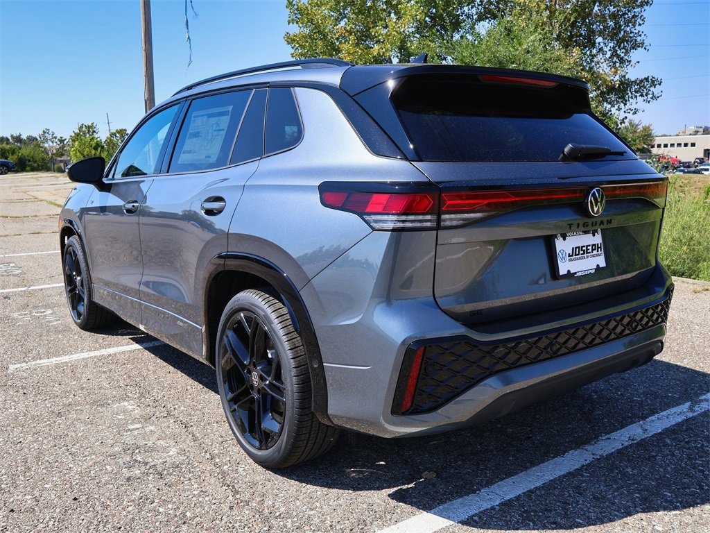 2025 Volkswagen Tiguan SE R-Line Black photo 2