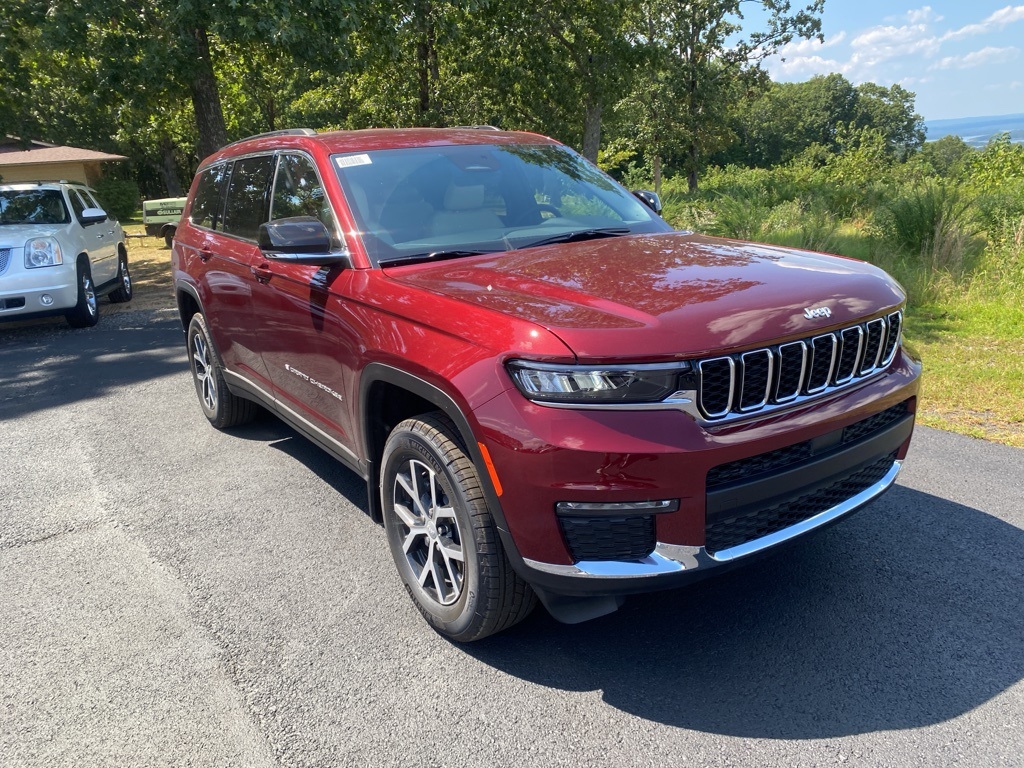 2025 Jeep Grand Cherokee Limited photo 2