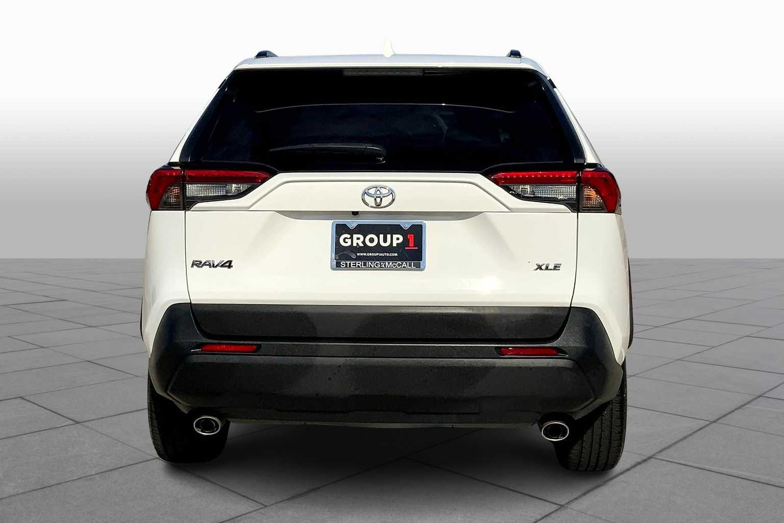 2019 Toyota RAV4 XLE Premium photo 3