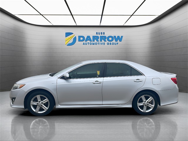 2014 Toyota Camry SE photo 2