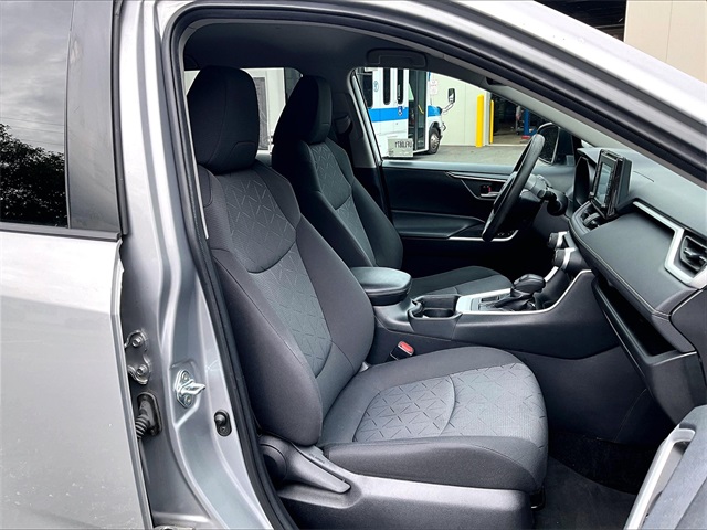 2021 Toyota RAV4 XLE photo 7