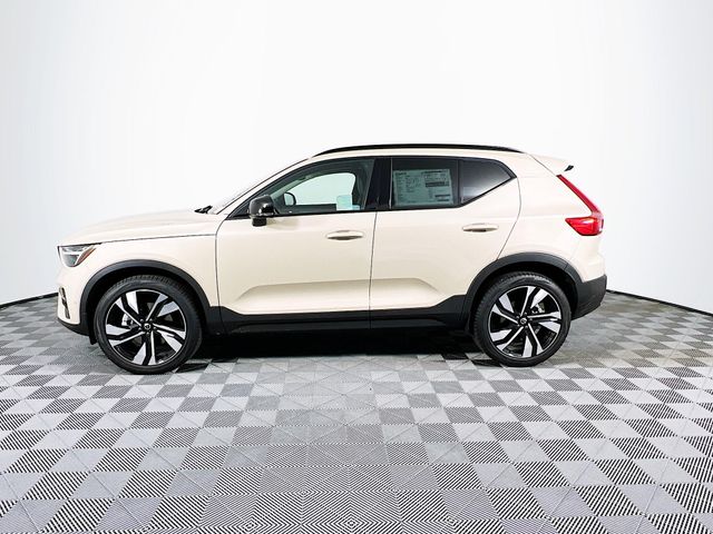 2025 Volvo XC40 Plus photo 2
