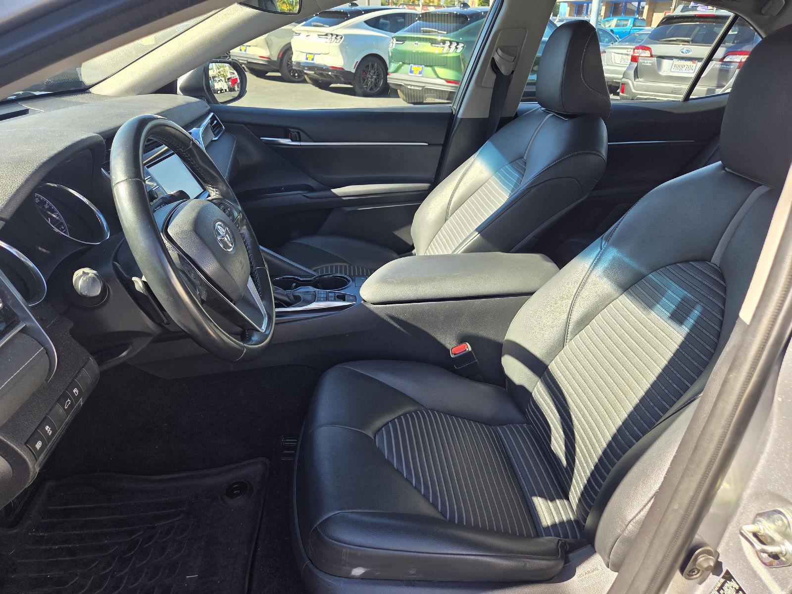 2018 Toyota Camry Hybrid SE photo 3