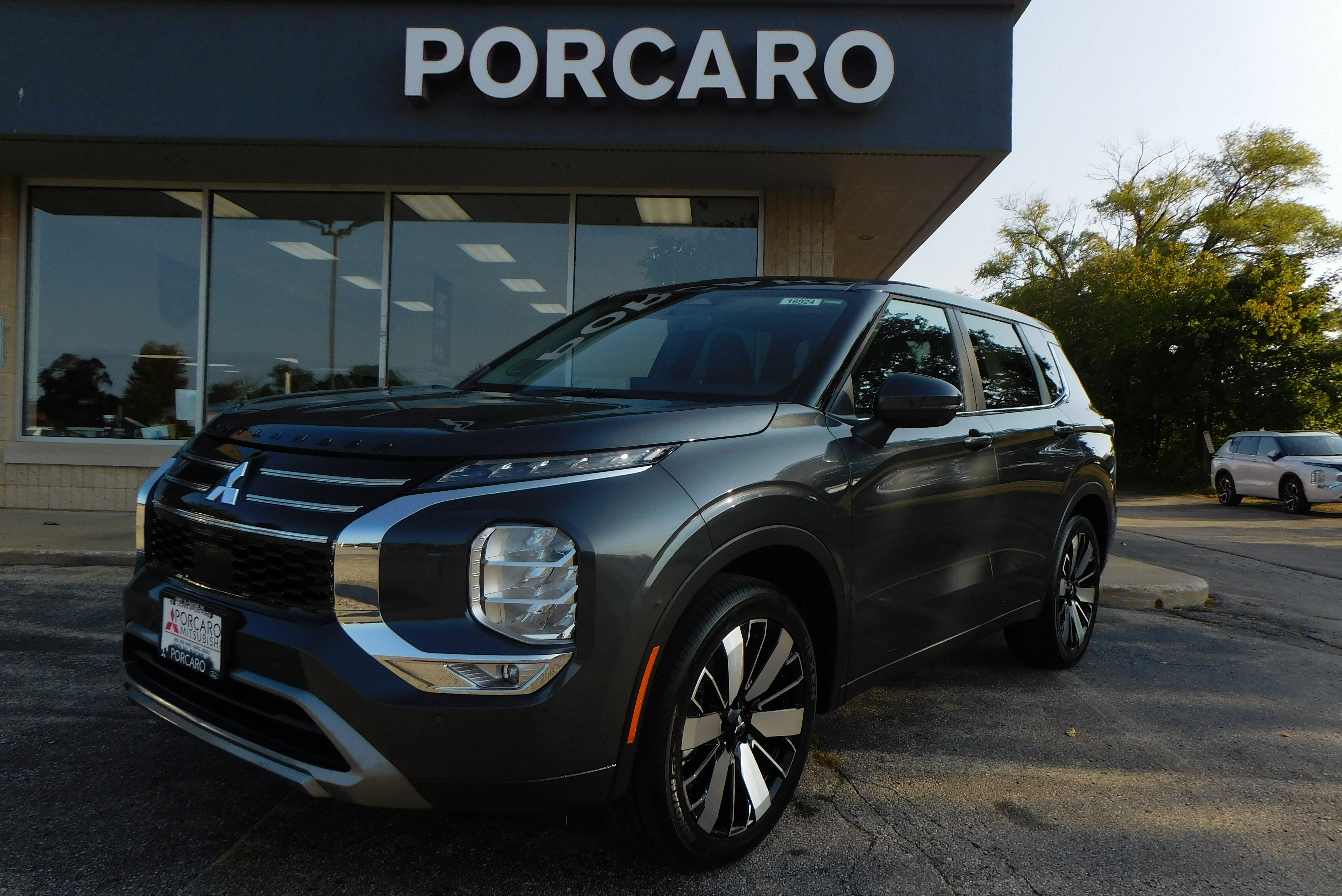 2025 Mitsubishi Outlander SE's photo