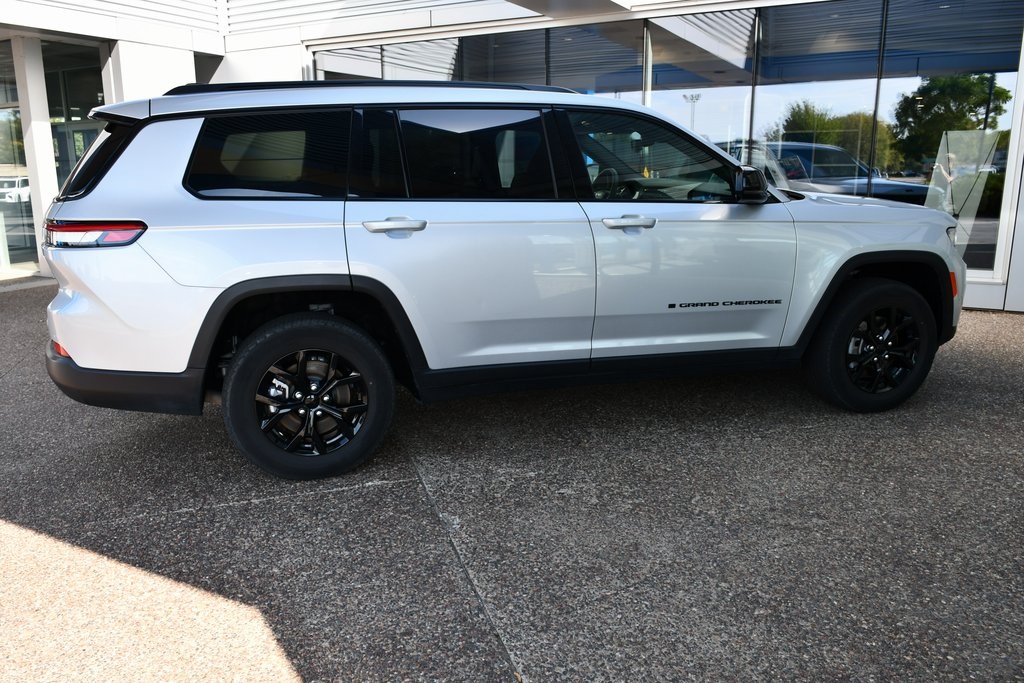 2024 Jeep Grand Cherokee Altitude photo 7