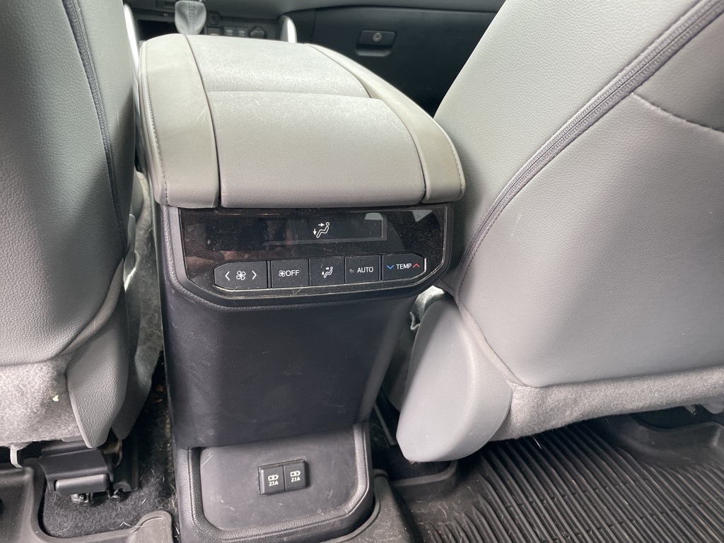 2020 Toyota Highlander Hybrid XLE photo 14