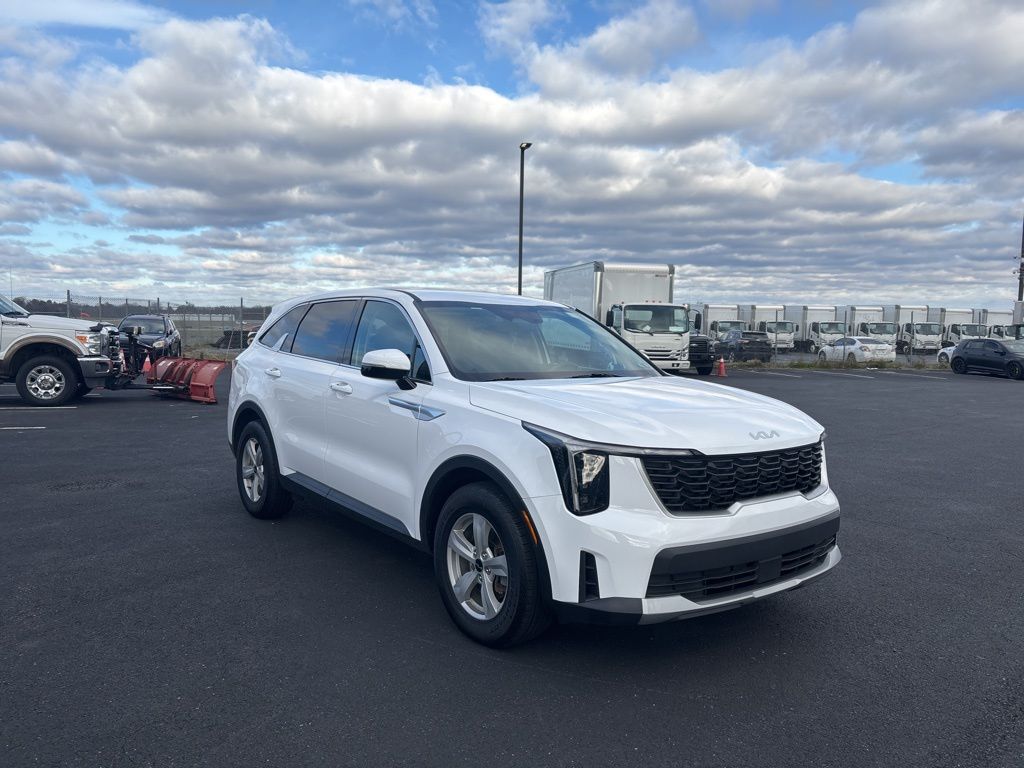 2025 Kia Sorento LX's photo