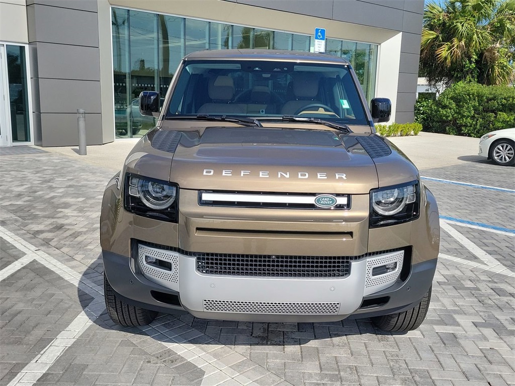 2025 Land Rover Defender 110 S photo 7