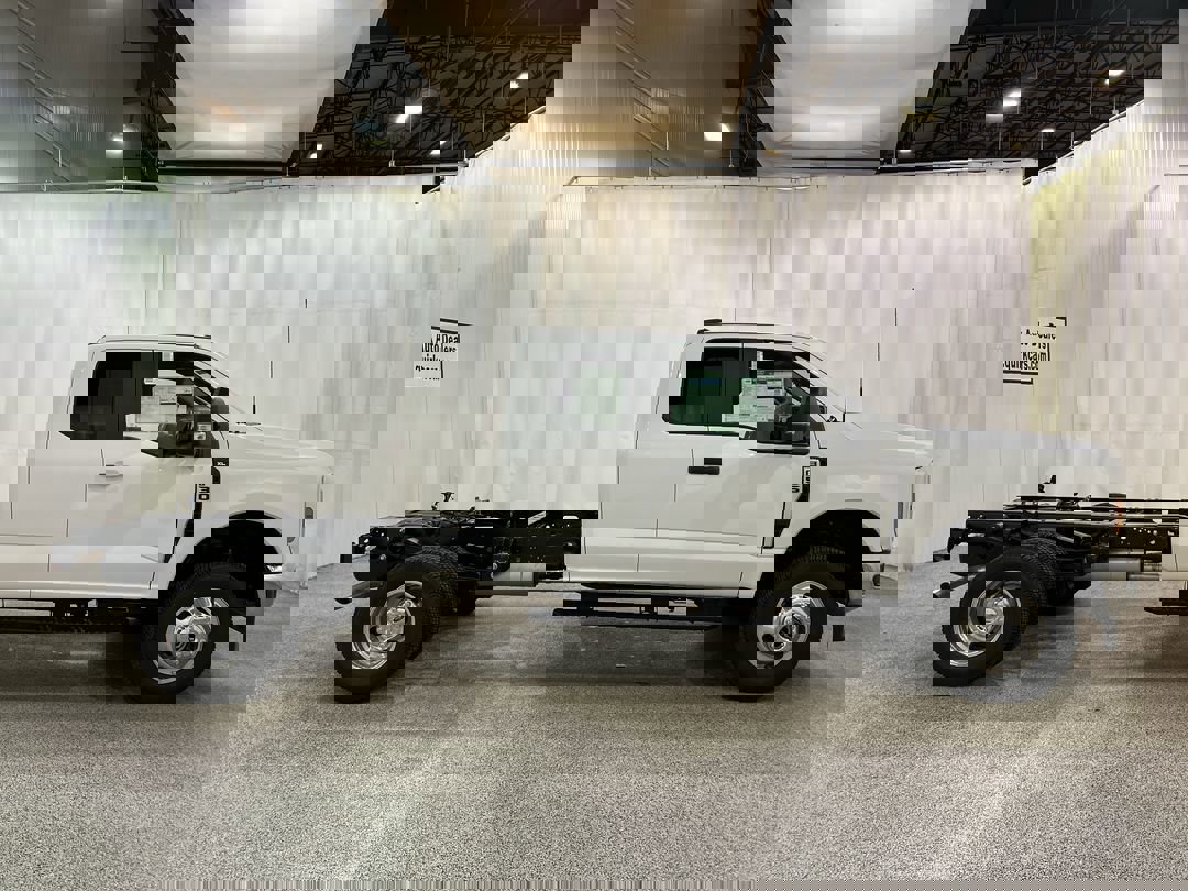 New 2025 OXFORD WHITE Ford XL image 5