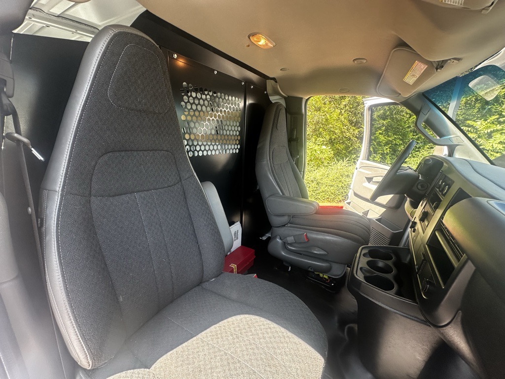 2022 Gmc Savana 2500 photo 10