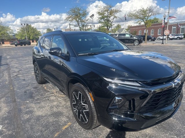 2025 Chevrolet Blazer RS photo 2