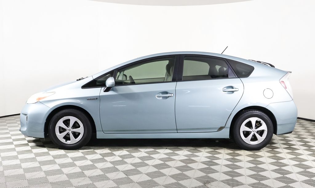 2013 Toyota Prius Three photo 3