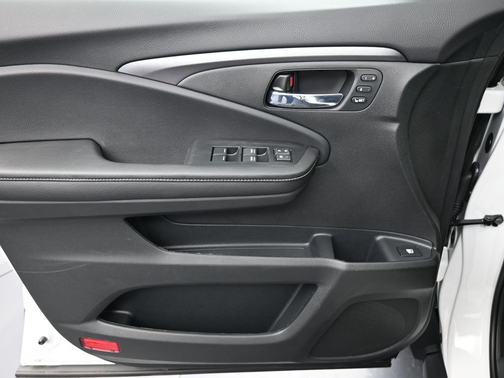 2025 Honda Ridgeline RTL photo 10