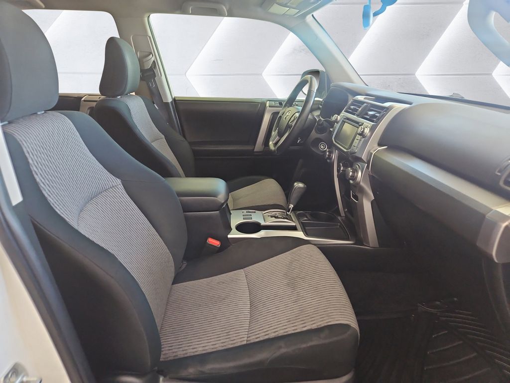 2018 Toyota 4Runner SR5 photo 10
