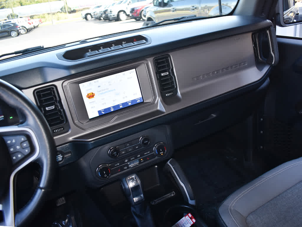 2022 Ford Bronco Outer Banks photo 17